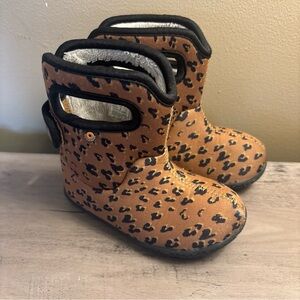 Bogs Baby Size 8 Bogs II Leopard Boots M Faux Fur Lined Warm Pullon